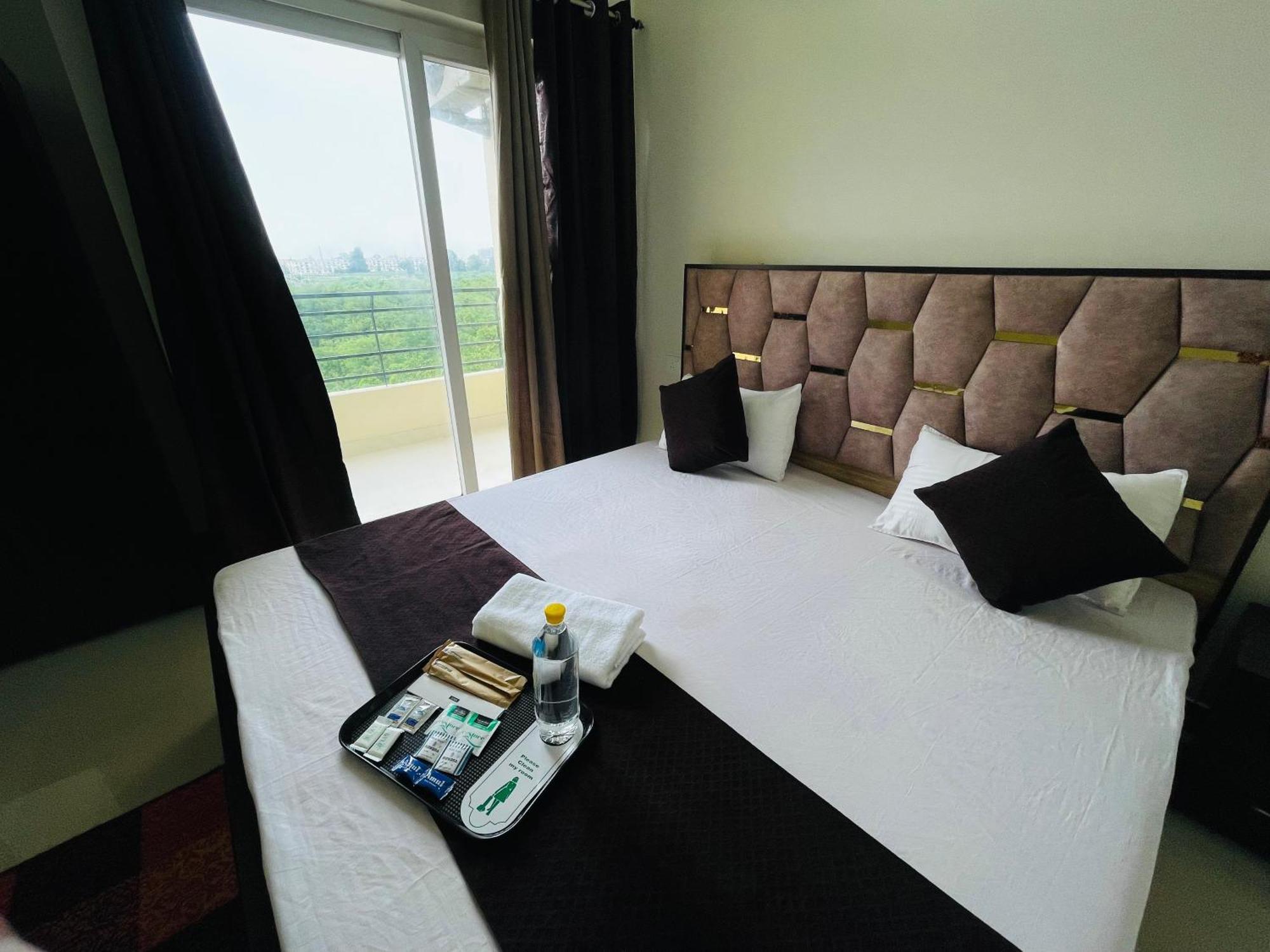 Atulyam Stays Sushant Golf City Lucknow Exterior photo